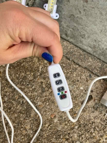 Photo of free Plant grow lights (Near Ft. Totten Park) #2