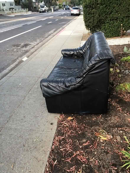 Photo of free leather sofa (703 Sylvan Ave, Mountain View) #1