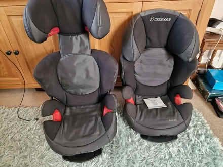 Photo of free A pair of Britax car seats (Cambridge CB24 Impington) #1