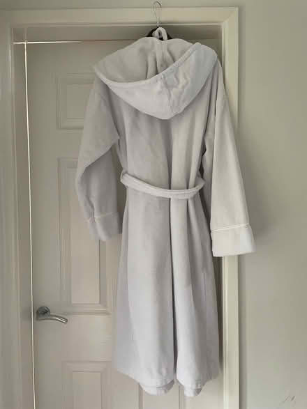 Photo of free White towelling dressing gown (Longbarn WA2) #2