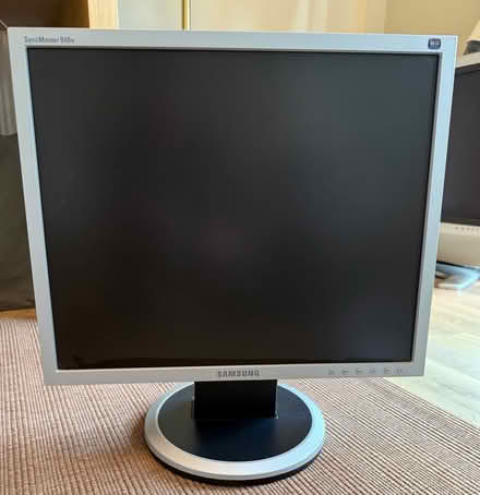 Photo of free Samsung pc monitor (Collier row romford. RM5) #1