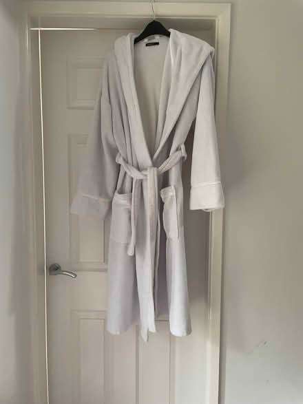 Photo of free White towelling dressing gown (Longbarn WA2) #4