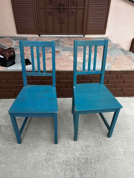 Photo of free 2 wood chairs (La mesa) #2