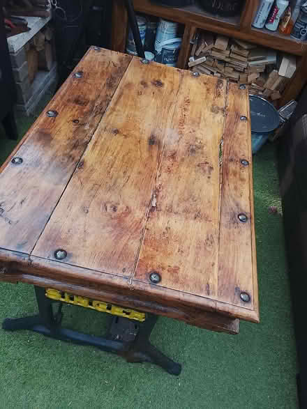 Photo of free Sewing machine base and table (Watford wd18) #2