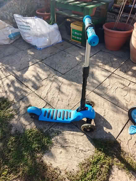 Photo of free 3 wheel scooter (Northwood HA6) #1