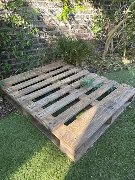 Photo of free Wooden Pallet (Ravenscourt Park W6) #1