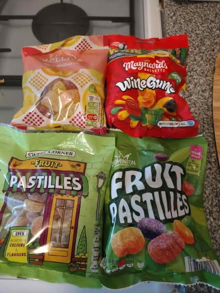 Photo of free 4 packs of sweets. (Hollingwood S43) #1