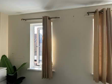 Photo of free Curtain pole damaged but function dismantle and take (Plaistow E13) #1