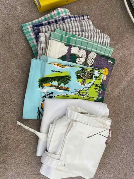 Photo of free Tea Towels and 2x aprons (Worthing BN11) #1