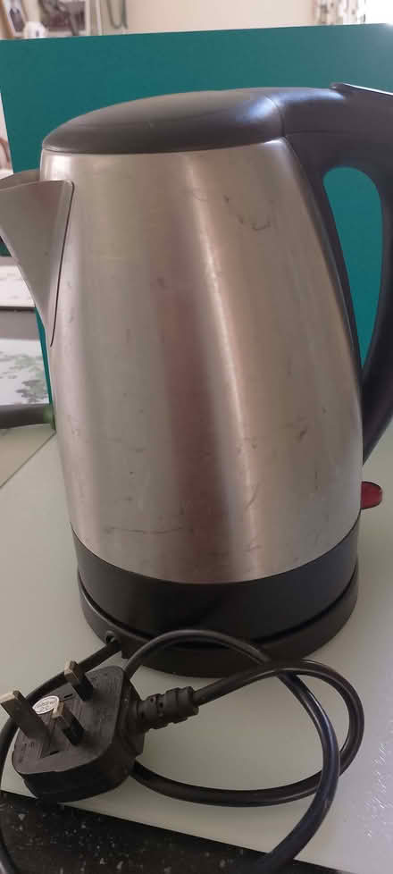 Photo of free Cordless kettle. (Tolworth KT5) #2