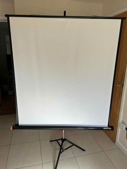 Photo of free Slide projector screen (Harpenden AL5) #1
