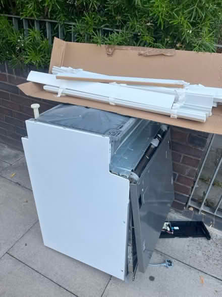 Photo of free Dishwasher and blinds for parts (Dalston E8) #2