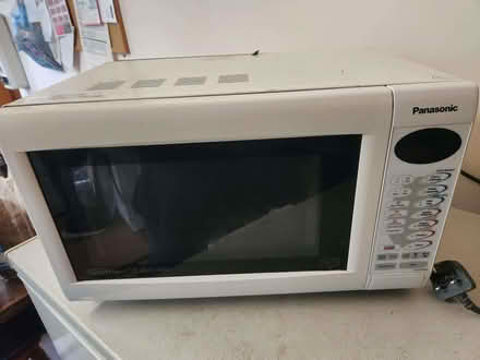 Photo of free Microwave/Grill/Convection Oven (Molesey KT8) #1