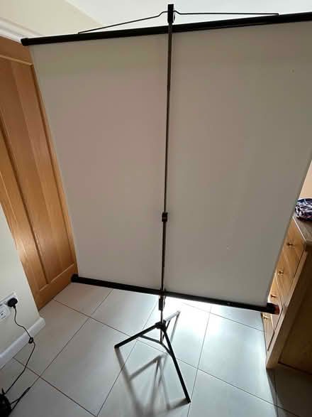Photo of free Slide projector screen (Harpenden AL5) #2
