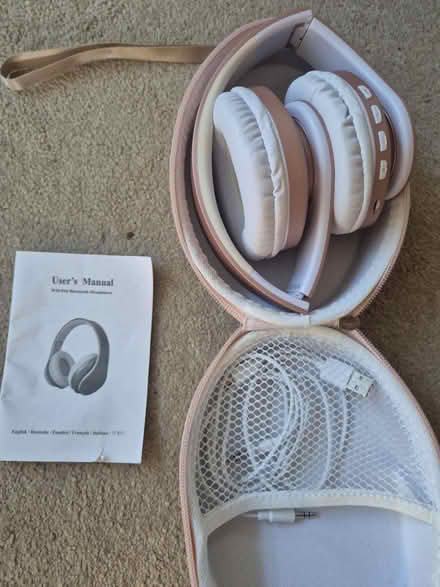 Photo of free Kids wireless Bluetooth headphones (Purley, Surrey) #2