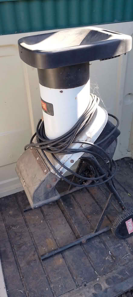 Photo of free Garden shredder. (Tolworth KT5) #2
