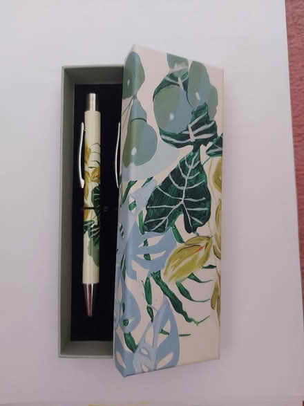 Photo of free 2 pens in decorative box (Kidlington OX5) #2