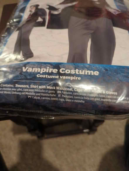 Photo of free Vampire costume (LU2) #2