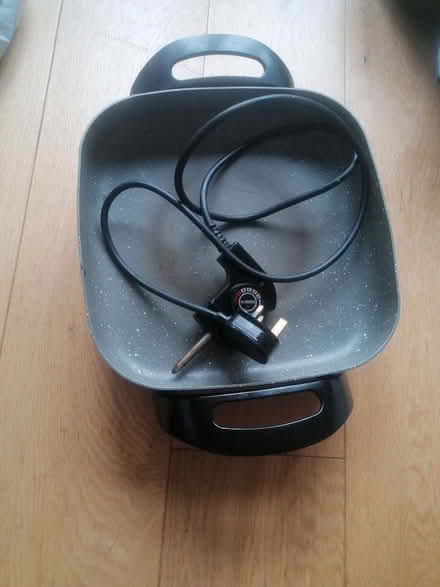 Photo of free Electric cooker without a lid (Copeswood CV3) #1