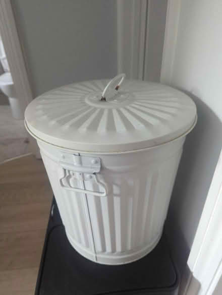 Photo of free Metal bin (OX1 Grandpont) #1