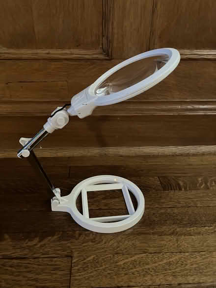 Photo of free Magnifying glass on stand (Bathurst/St. Clair) #1