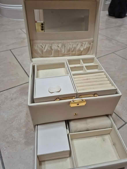 Photo of free Jewellery box (Friern Barnet N11) #4