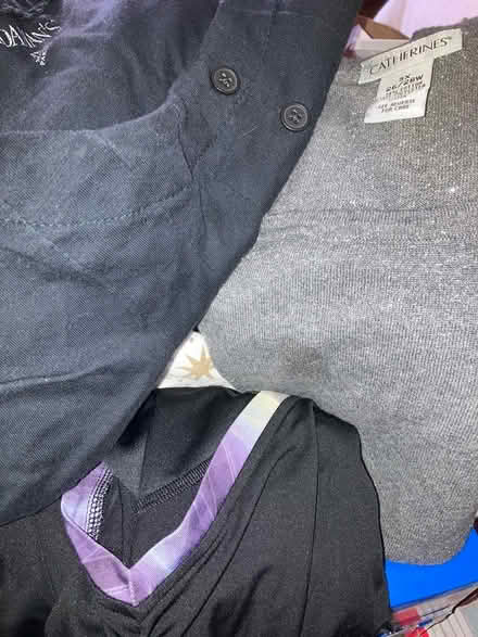 Photo of free Woman's Bag - 3 Shirts 3X+Sundries (Chelsea) #4