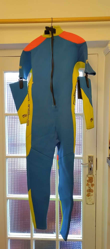 Photo of free Men's wetsuit with detachable sleeves - size M (Williamson Park LA1) #2