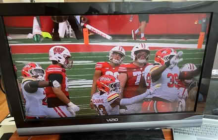 Photo of free 32" Vizio TV (Foster & California Ave) #3