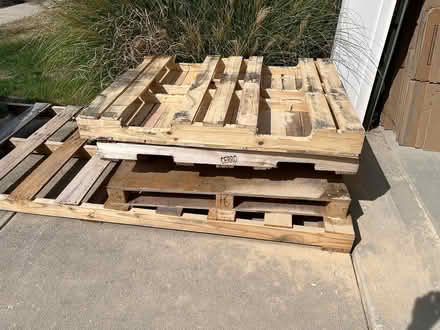 Photo of free Wood Pallets (Cyntheanne/126th) #1