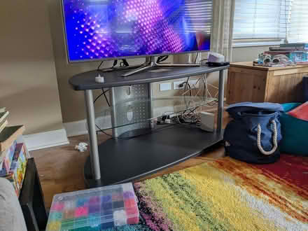 Photo of free TV stand / media shelf (Oak Park (Ridgeland & Lake)) #1