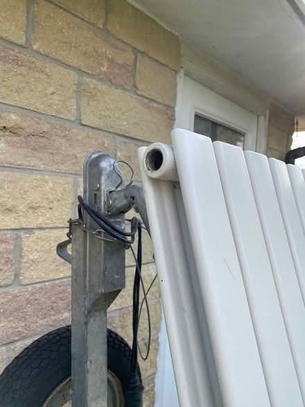 Photo of free modern radiator 178 x 48 cms (Greaves LA1) #3