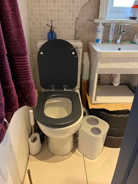 Photo of free Entire Bathroom Suite (Ladywell SE13) #2