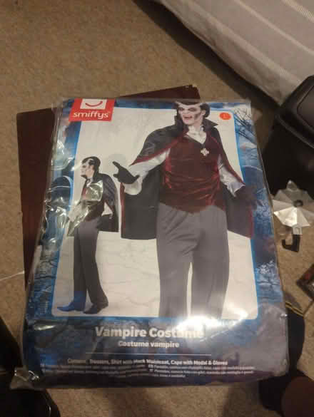 Photo of free Vampire costume (LU2) #1