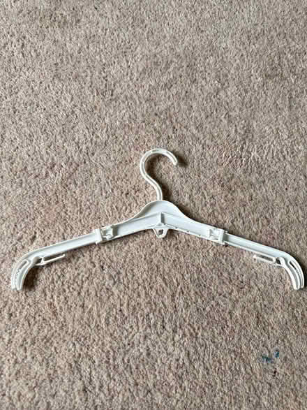 Photo of free Pack of 20 adjustable hangers (Great Amwell SG12) #2