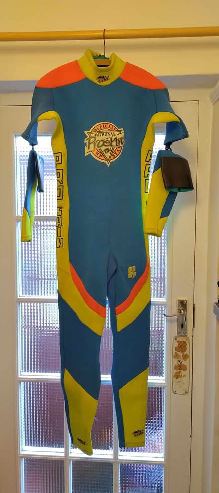 Photo of free Men's wetsuit with detachable sleeves - size M (Williamson Park LA1) #1