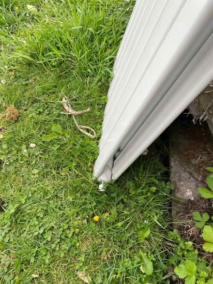 Photo of free modern radiator 178 x 48 cms (Greaves LA1) #2