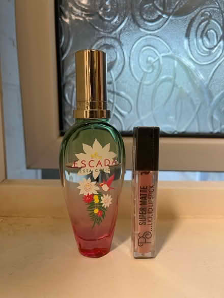 Photo of free Lipstick and fragrance (IG10) #1
