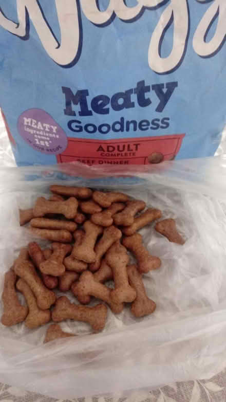 Photo of free Dog kibble & biscuits (Horsham, near Bennetts Field) #1