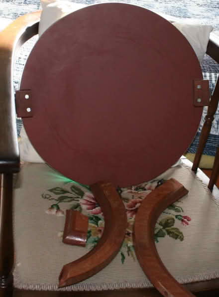 Photo of free Round mirror (Barrow upon Soar LE12) #2