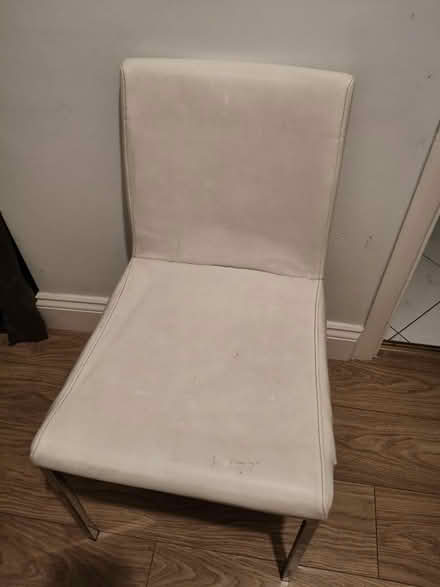 Photo of free White single faux leather chair (SW15) #2