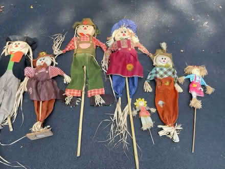 Photo of free Scarecrow Family (Hawthorne and Pleasant) #1