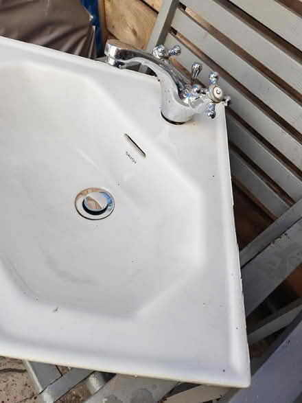 Photo of free Corner bathroom sink (L22 Liverpool merseyside) #4