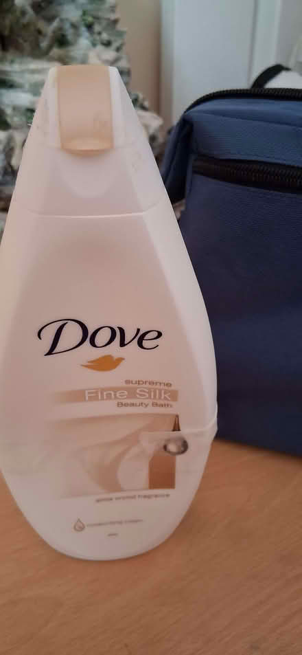 Photo of free dove fine silk bath (Wigmore LU2) #1