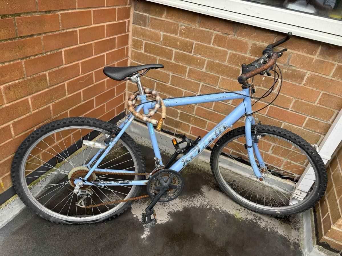 Free: Microwave & bicycle (Charnock S12)