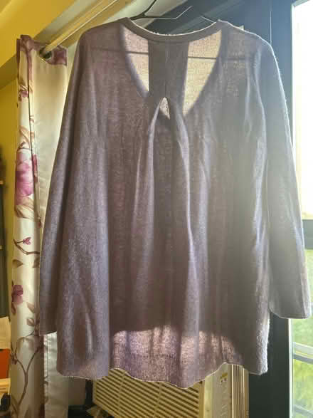 Photo of free Women’s cashmere sweater (10011 (17th & 9th)) #4