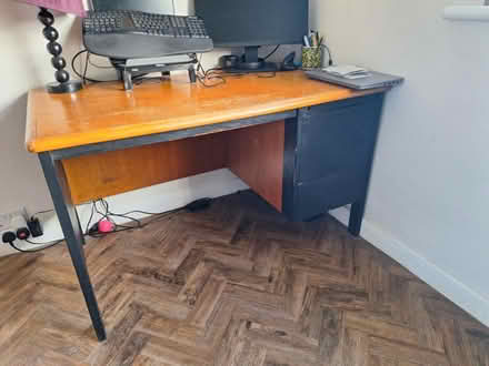 Photo of free Desk (BN41) #3