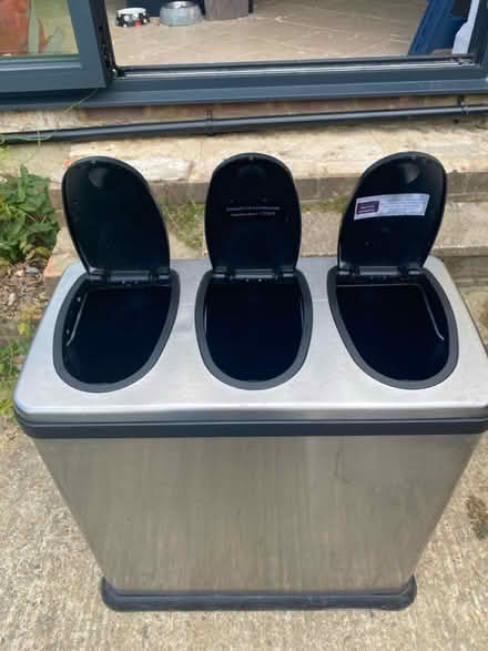 Photo of free Rubbish and recycling bin (Chislehurst) #2