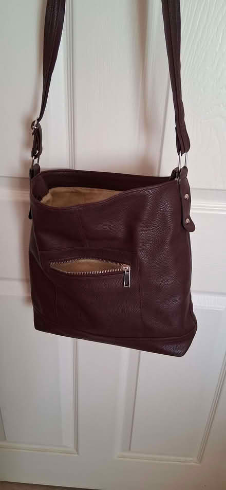 Photo of free used red long handle cross the body bag (Wigmore LU2) #2