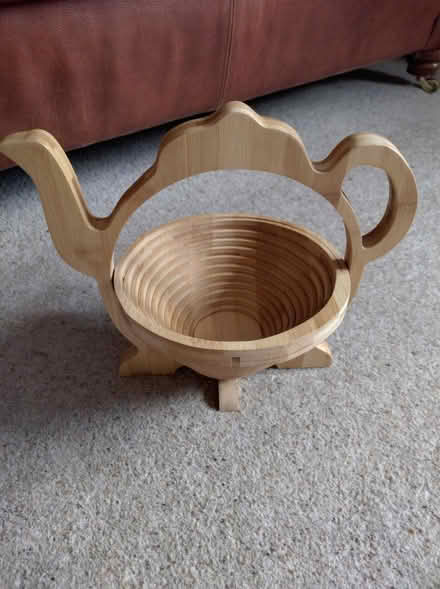 Photo of free Fruit bowl/pot stand (Lower Earley RG6) #1